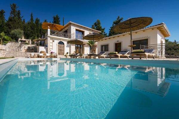 Luxury-Villas-Lefkada-Infinity-Pool-und-Garten2.jp