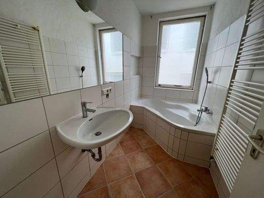 Badezimmer - Leerstehende Wohnung im 2.OG