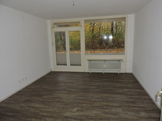 Wohnzimmer mit Balkon