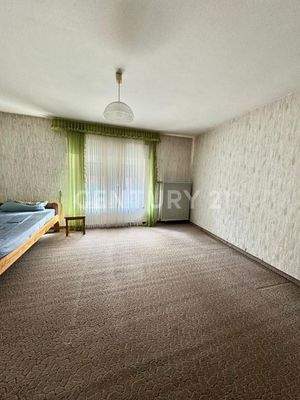 Großzügiges Schlafzimmer