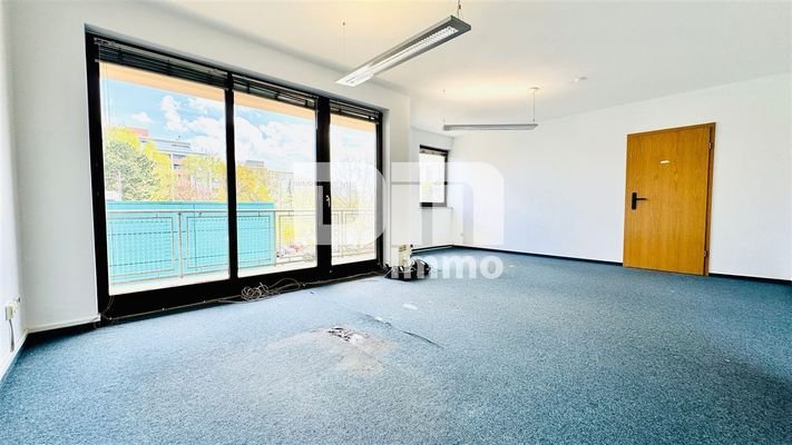 Wohnzimmer / Esszimmer / Zugang Balkon / Küche