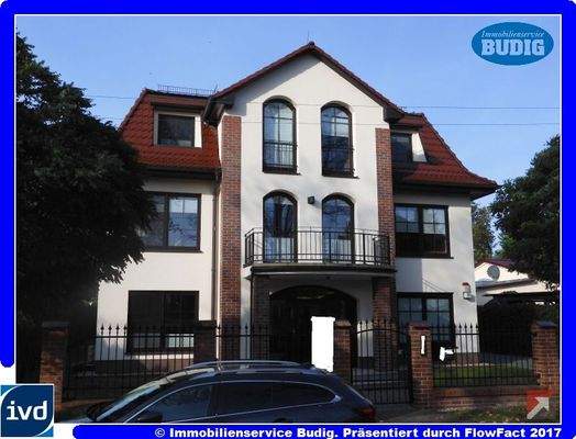 Ansicht mit repräsentativem Eingangsbereich