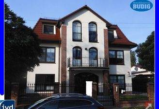 Ansicht mit repräsentativem Eingangsbereich