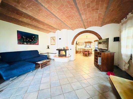 wohnzimmer mit Kamin.jpeg