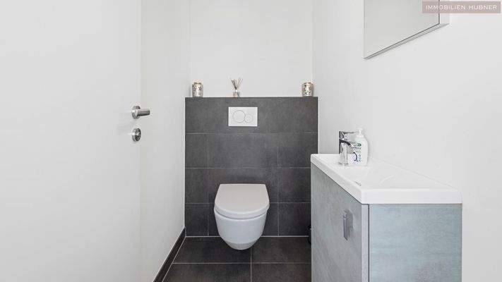 WC mit Handwaschbecken