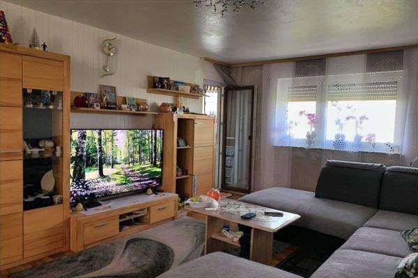 Wohnzimmer mit Zugang zur Loggia