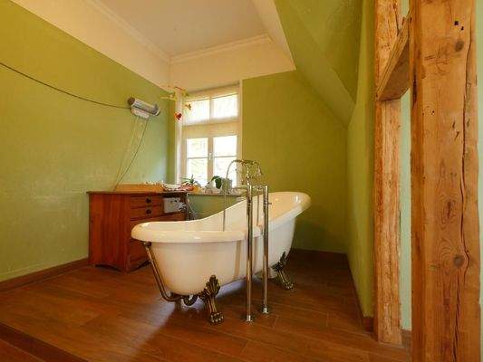  OG | BADEZIMMER mit freistehender Wanne