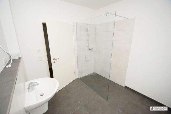 14. ebenerdige Dusche