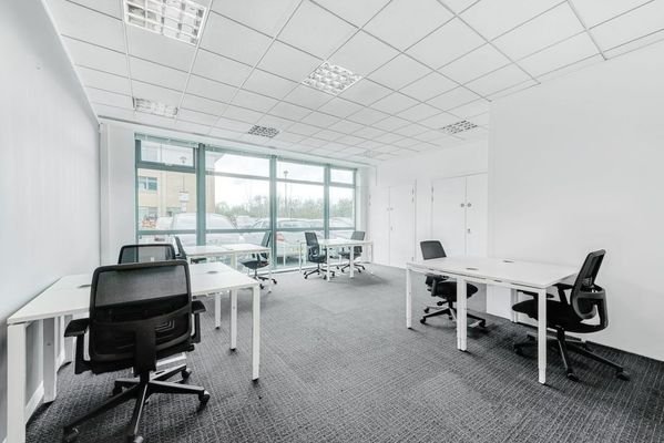 Regus Quatro House 216 Frimley UK Large Office 1.j