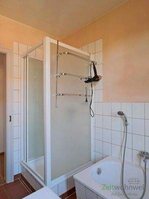 Dusche im Bad