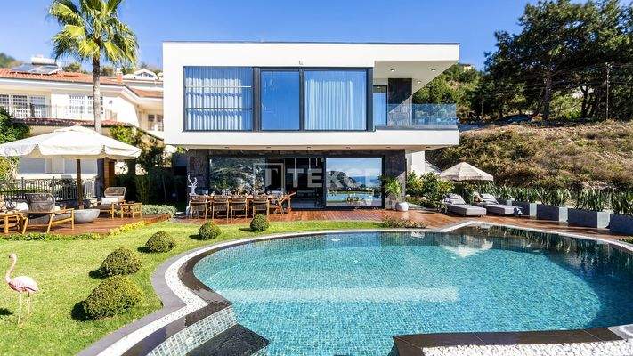 City and Sea View Detached Villa in Alanya