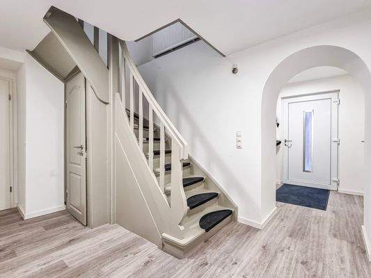 Hausflur mit Abstellkammer 