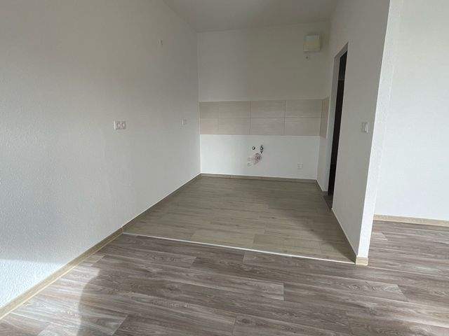 Wir sanieren für Sie Dreiraumwohnung in zentraler Lage in Sandersdorf - Foto 1