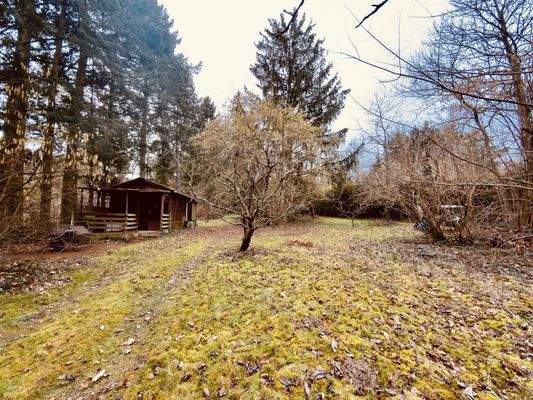 Grundstück mit Hütte