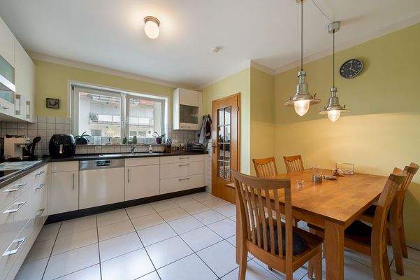 Küche mit weiterem Essbereich