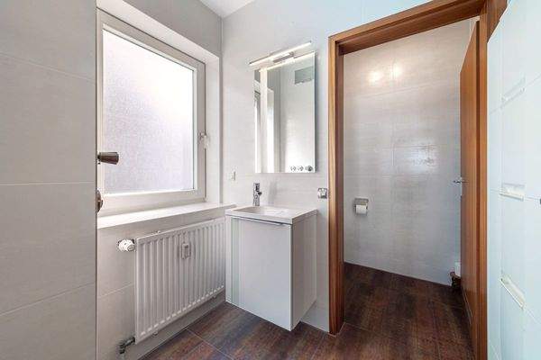 1. Ebene: Vorraum Gäste-WC