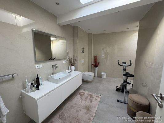 Tageslichtbad im 1 OG Neubau 