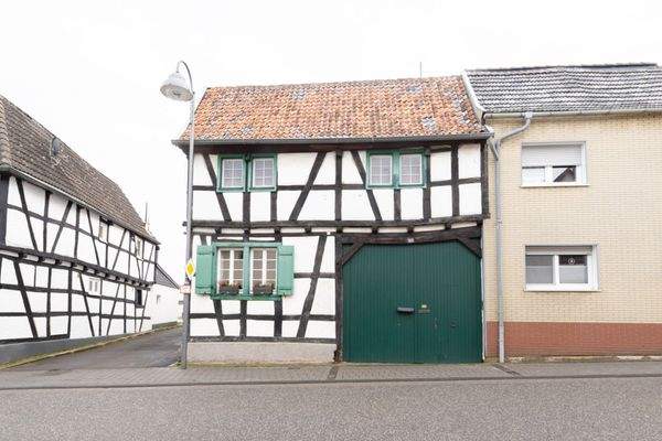 Straßenansicht Wohnhaus