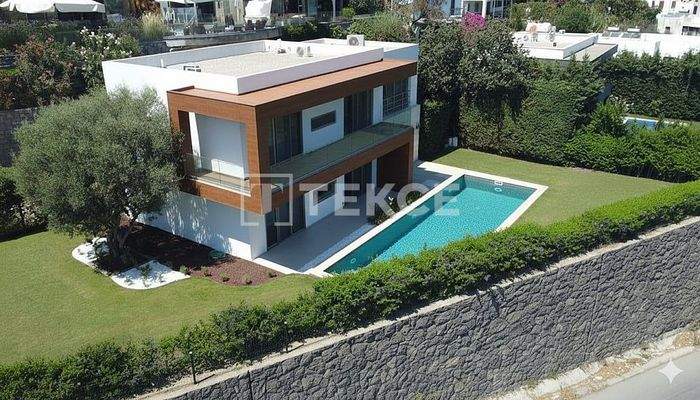 Detached Villa with Private Pool Near Yalıkavak Marina