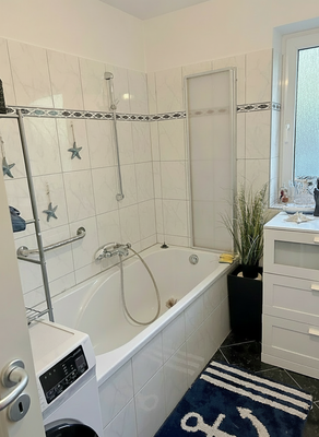 Badezimmer mit Wanne