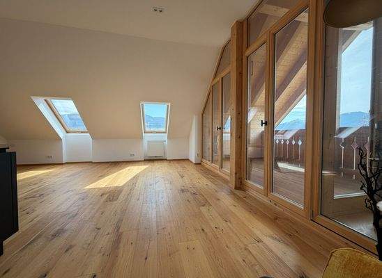 Wohnen, umgeben von Bergen