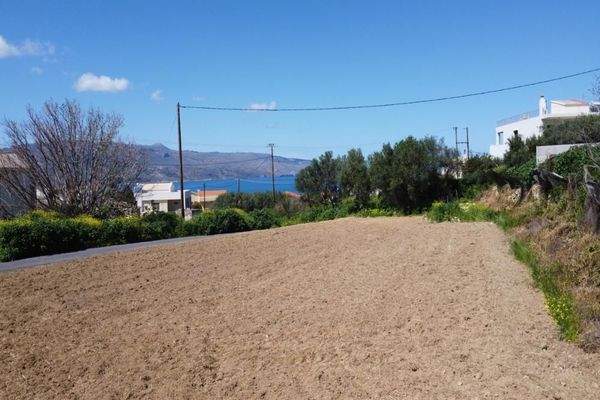 Kreta, Tavronitis: Grundstück mit hoher Bebaubarkeit in Meeresnähe zu verkaufen