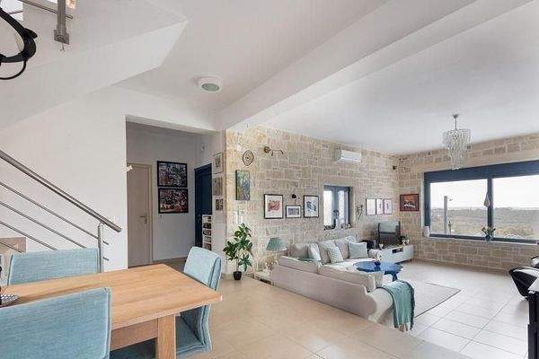 Kreta, Loutra: Steinvilla mit wunderschönem Meerblick zu verkaufen