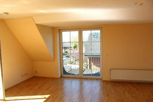 Wohnzimmer Ausgang  seitlicher Balkon