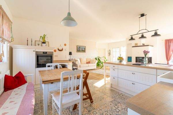 Offener Wohnbereich mit Küche