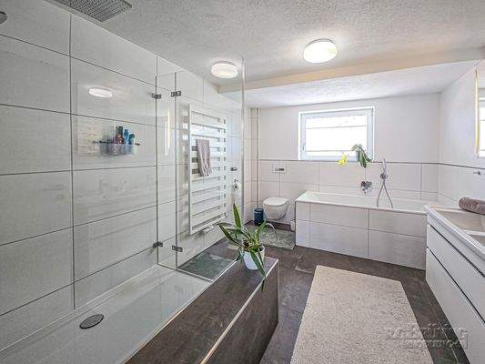 Badezimmer im DG