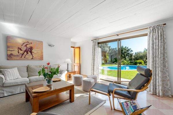 Wohnbereich mit direktem Gartenzugang