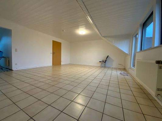 Wohn- u. Schlafzimmer (ELW)