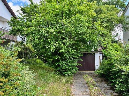 Garage mit 3 Freistellplätzen in Reihe