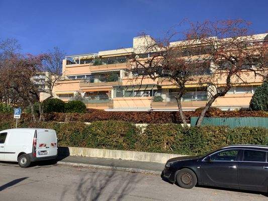 Perlach-Aussenansicht 1.jpg