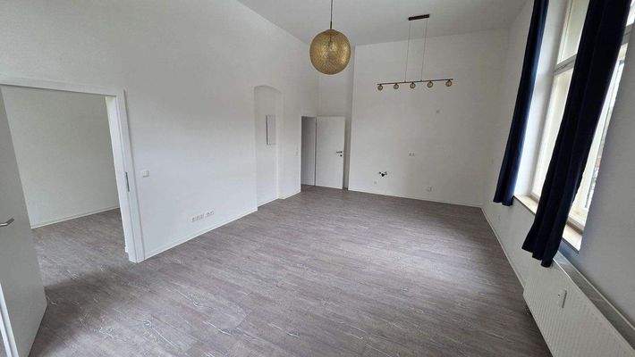 Wohnzimmer mit offener Küche Bild 2.jpg