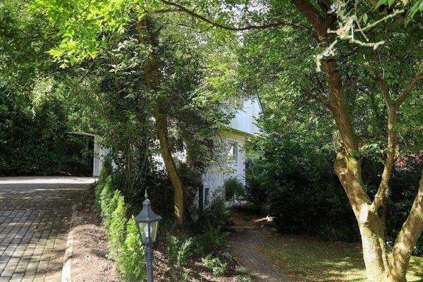 Apartmenthaus im Hügel