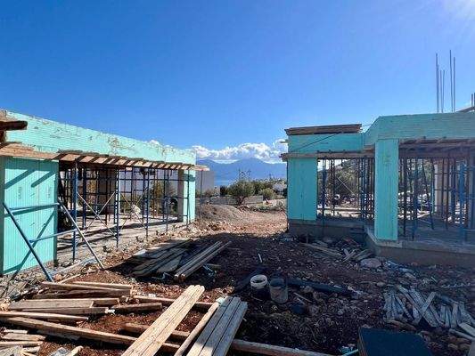 Kreta, Ammoudara: Geräumige, zweistöckige Villa mit Aussicht und Swimmingpool zu verkaufen