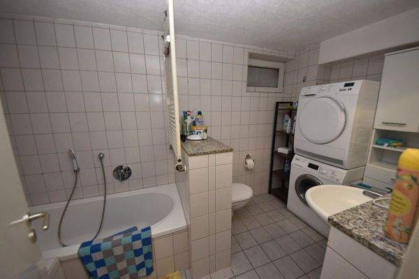 UG Bad mit Wanne+Dusche