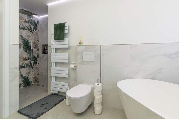 Badezimmer mit Dusche