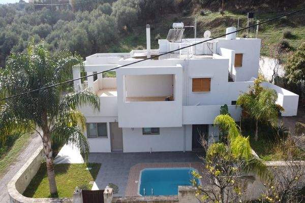 Kreta, Stalos: 2 unabhängige Wohnungen in Strandnähe zu verkaufen