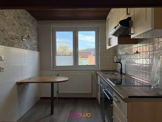 Die geräumige Küche..