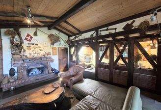 Rustikale Balkenwand zum Esszimmer