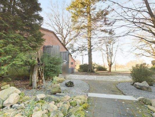 Blick zum Nebengebäude