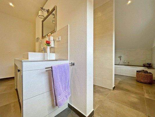 Bad Schlafzimmer OG (3).jpg