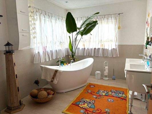Großes Badezimmer