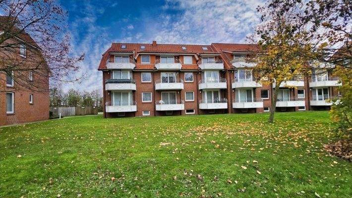 schöner Blick in großen Garten