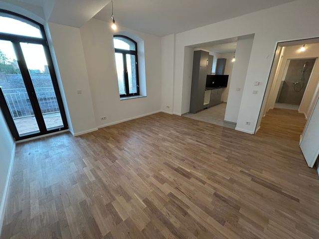 Neu saniertes Haus - Schicke 2- Zimmer Wohnung mit EBK und Balkon zu vermieten! - Foto 2