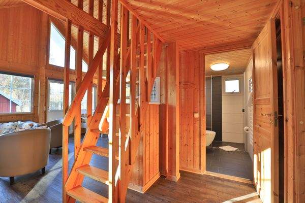 Treppe zum ausgbeautem Dachgeschoss/ Galerie