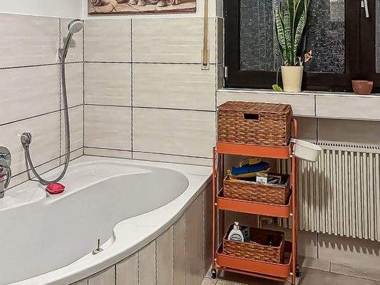 Badezimmer EG Wanne und Dusche