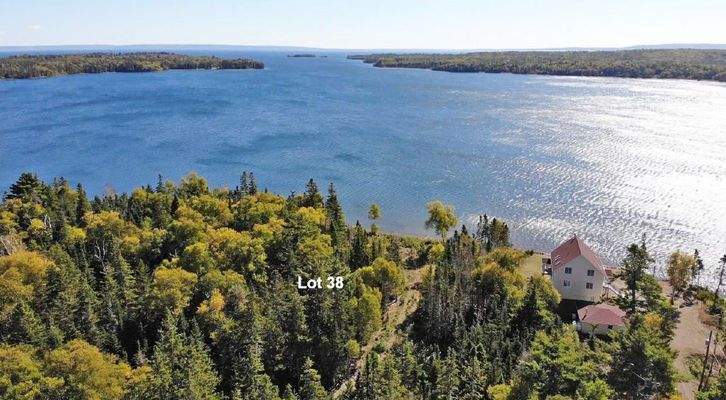 Cape Breton - Bras d`Or Lake - Tolles See-Ufergrun